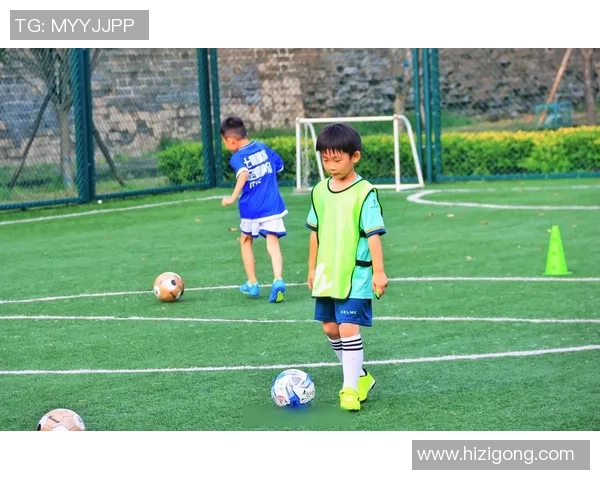 踢足球广场：畅享激情与友谊的运动乐园，尽情挥洒青春的汗水与快乐